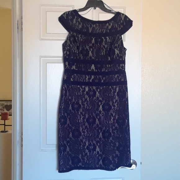 Adrianna Papell Dresses & Skirts - Adrianna papell lace dress